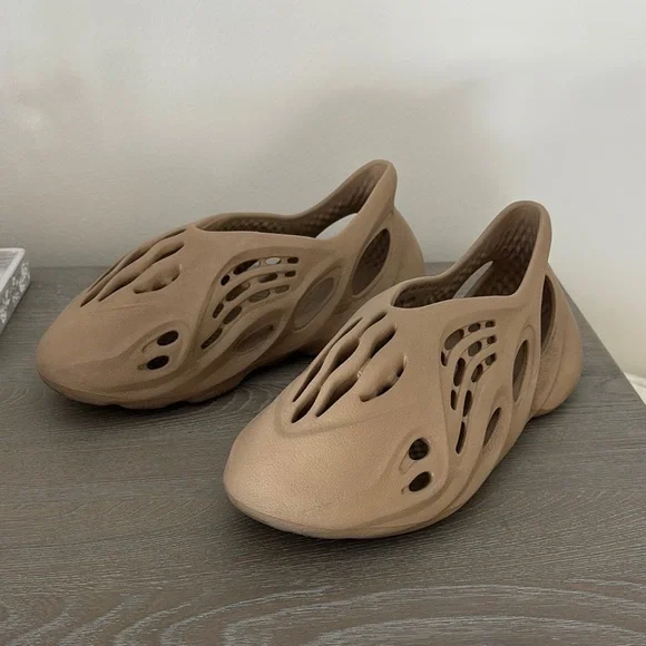 Yeezy Neutral Tan Sculpted Foam Slip-On Shoes Buy Adidas Yeezy Foam Runner Kids  main image 4